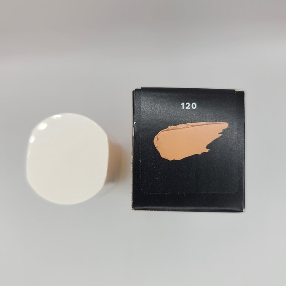 Fenty Beauty by Rihanna Pro filter soft matte longwear foundation in 120 - Picture 5 of 6